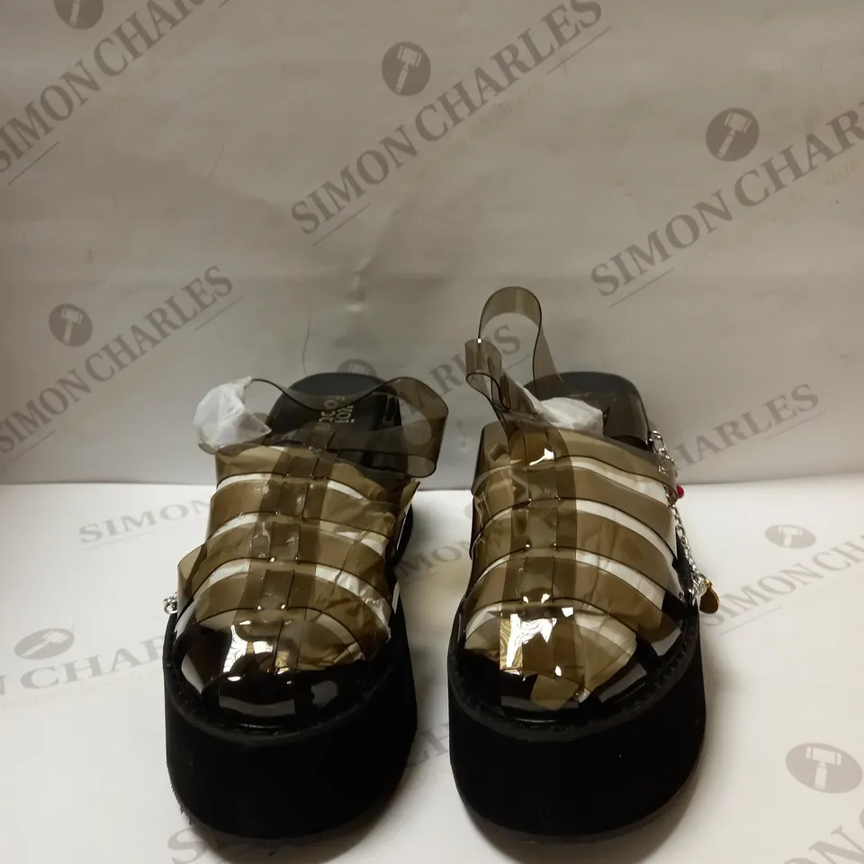 DESIGNER KOI TUTTI FRUTTI BLACK JELLY FLATFORM SANDALS SIZE 4 