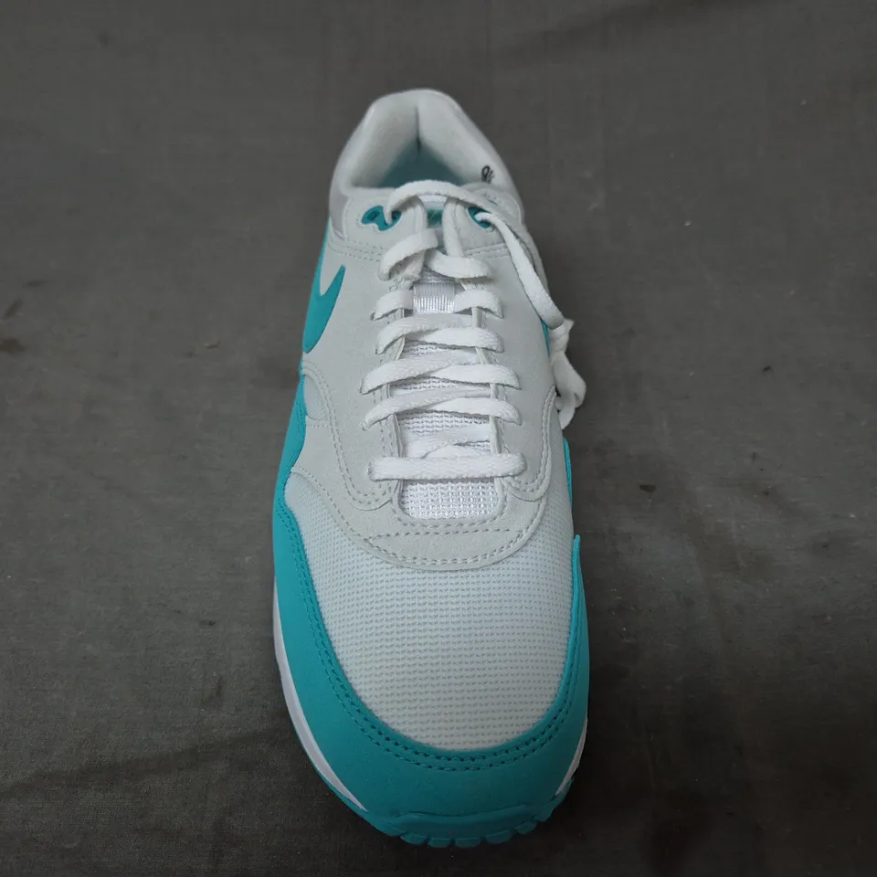 BOXED PAIR OF NIKE AIR MAX 1 '86 SHOES IN WHITE/CYAN UK SIZE 8.5