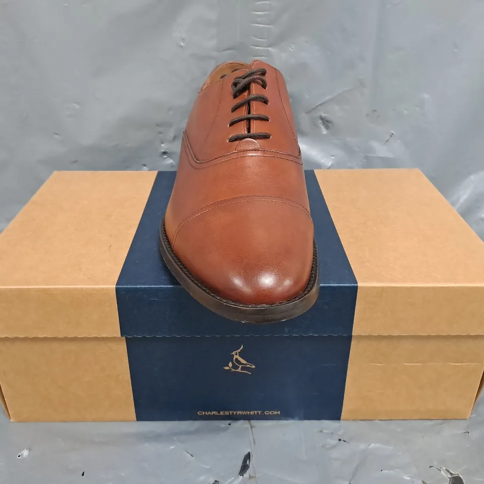 BOXED PAIR OF CHARLES TYRWHITT LACE UP SHOES IN CHESTNUT SIZE UK 9.5