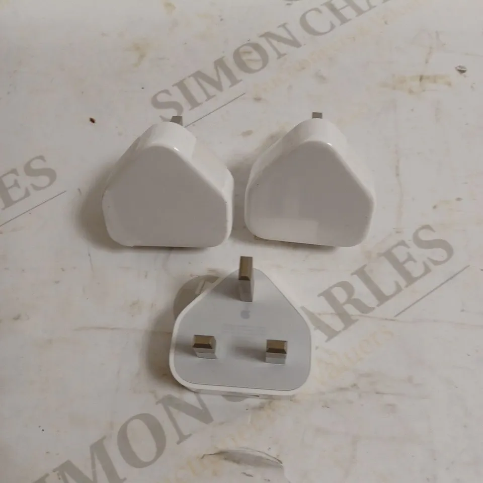 APPROXIMATELY 215 APPLE PLUGS USB 5W