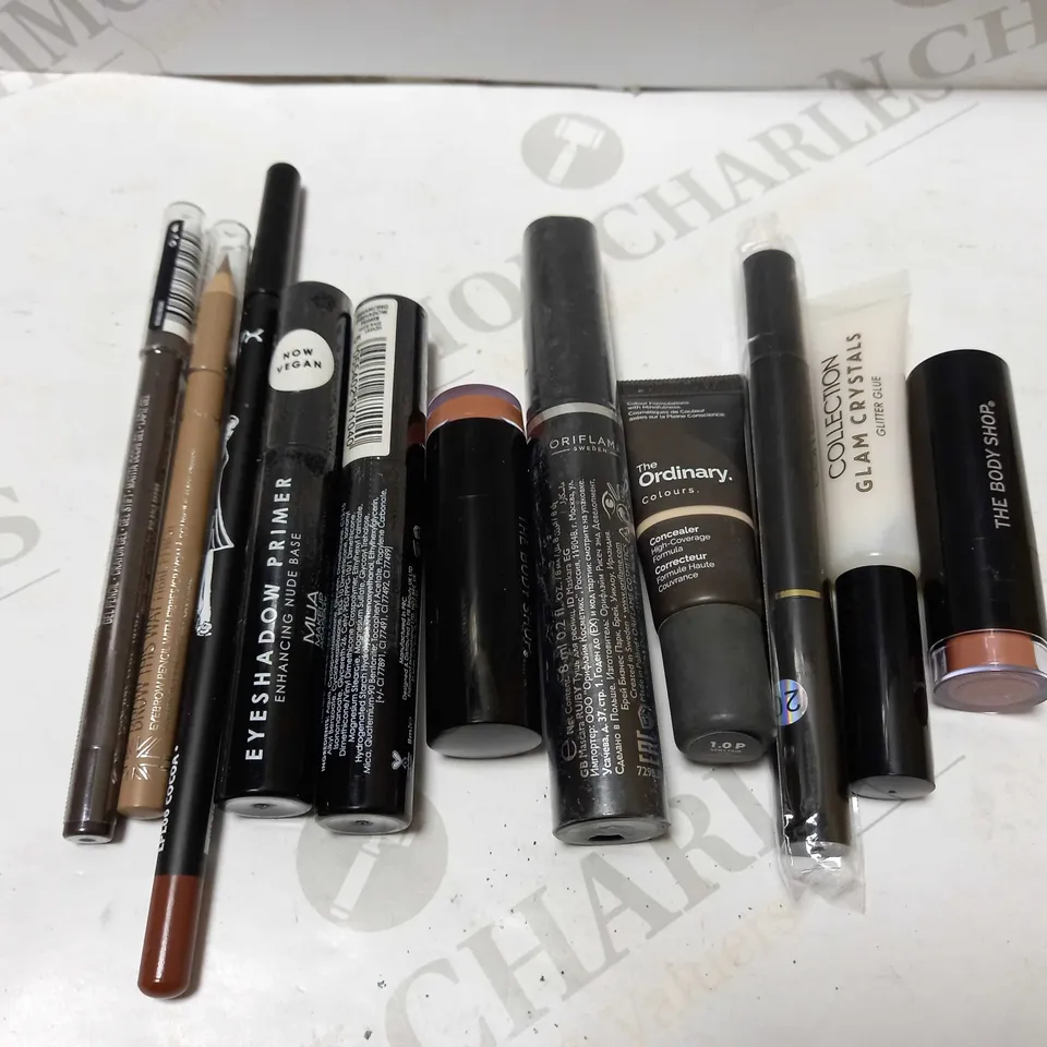 LOT OF APPROX 10 ASSORTED MAKEUP PRODUCTS TO INCLUDE LIPSTICK, LIP LINER PENCIL, WONDER LASH MASCARA, ETC