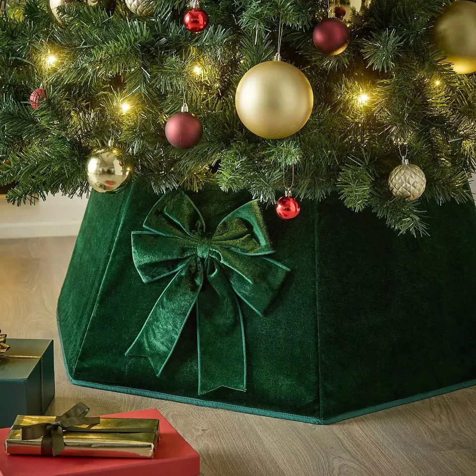 GREEN VELVET TREE SKIRT WITH BOW DETAIL