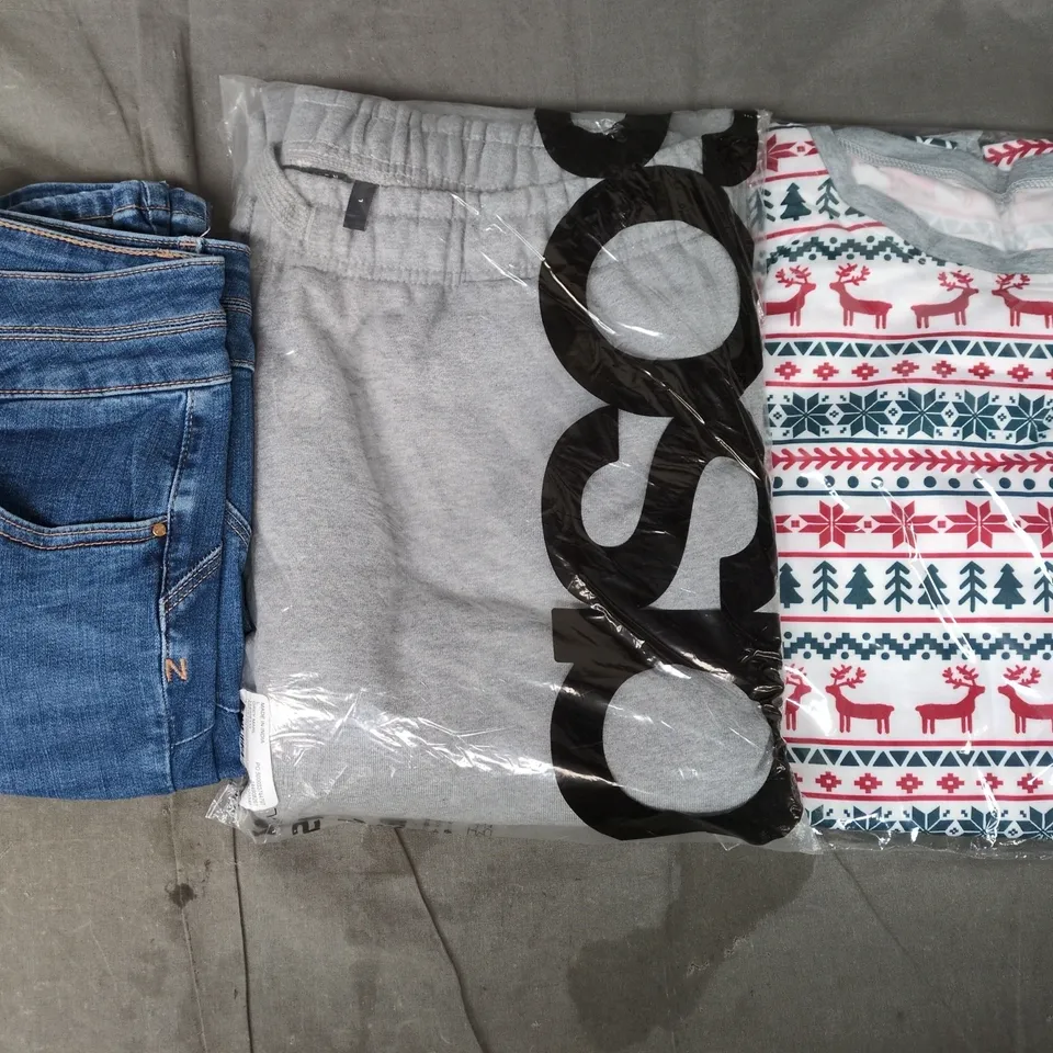 APPROXIMATELY 20 ASSORTED CLOTHING AND FASHION PRODUCTS IN VARIOUS STYLES AND SIZES - COLLECTION ONLY