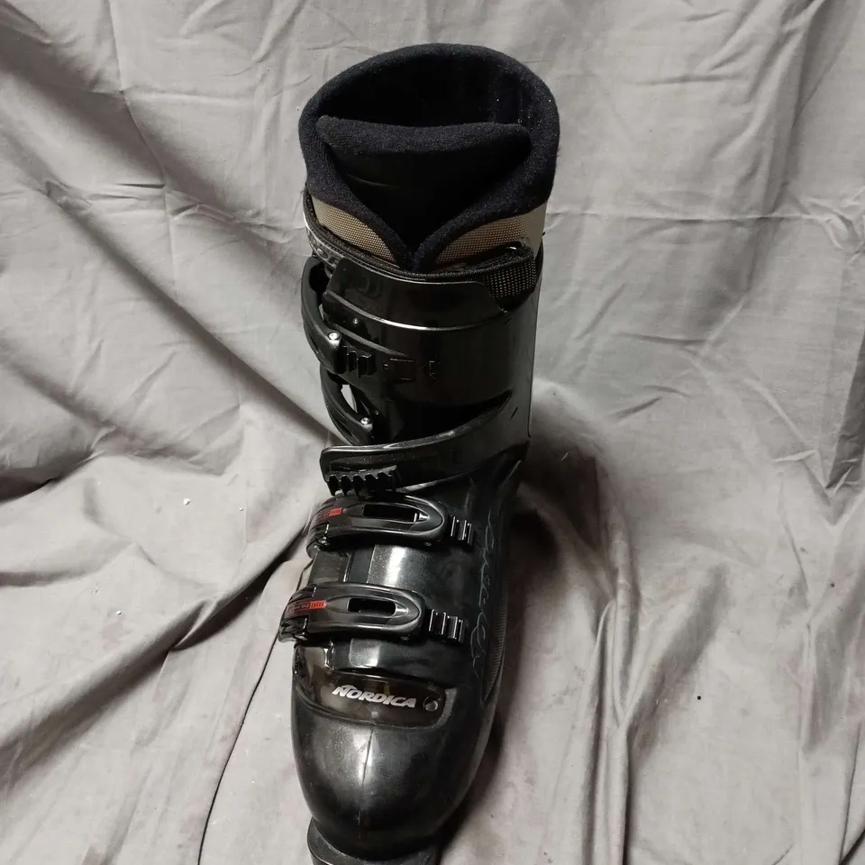 NORDICA SKI BOOTS – BLACK, PAIR, 3-BUCKLE WITH POWER STRAP - SIZE UNSPECIFIED 