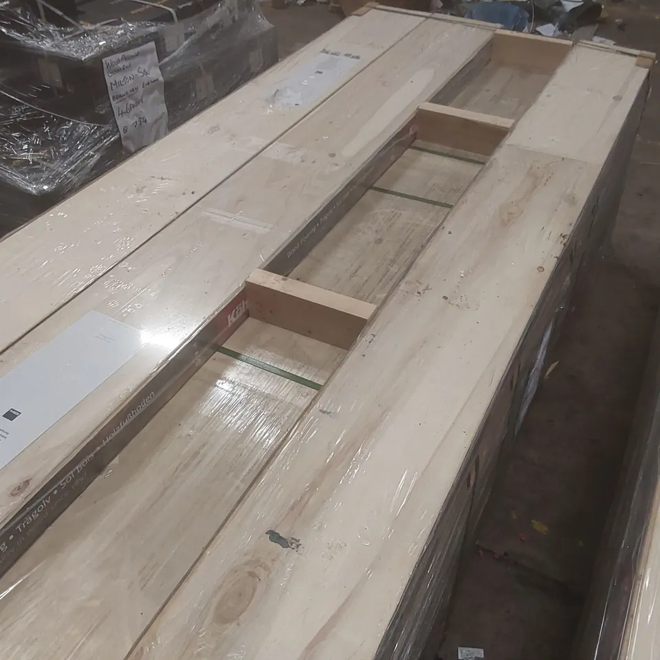 PALLET CONTAINING APPROXIMATELY 31x PACKS OF BRAND NEW KAHRS GRANDE MAISON OAK FLOORING - 2.91M² PP