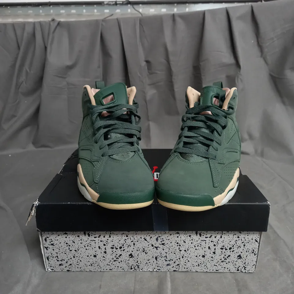 BOXED PAIR OF WOMEN'S JORDAN MVP GALACTIC JADE DESERT SAIL SNEAKERS SIZE 5.5