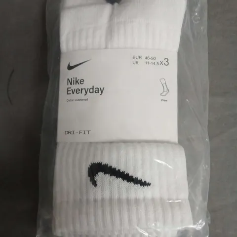 3 PACK OF NIKE EVERYDAY CREW SOCK IN WHITE - UK 11-14.5