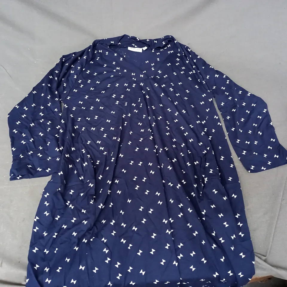 MASAI TOP IN NAVY W. WHITE BOW DESIGN SIZE MEDIUM