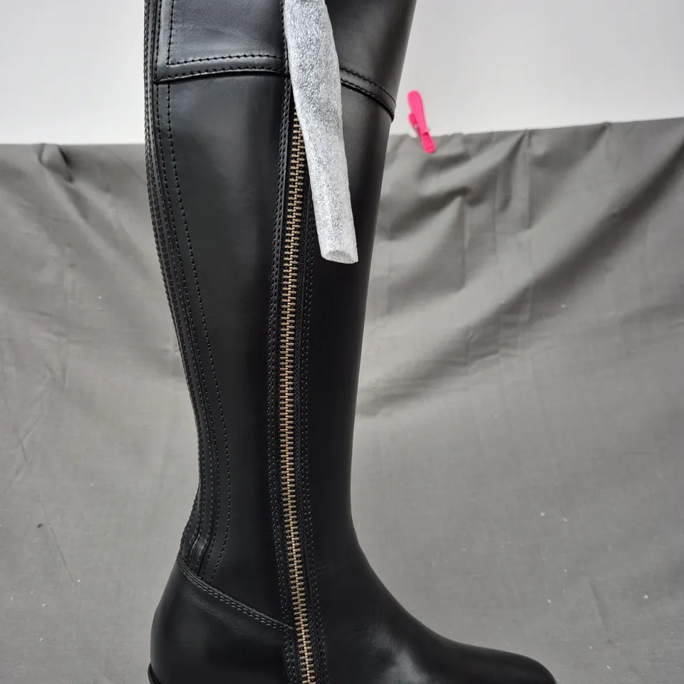 BOXED PAIR OF FAIRFAX & FAVOUR WOMEN'S HEELED REGINA KNEE-HIGH BOOTS IN BLACK UK SIZE 6