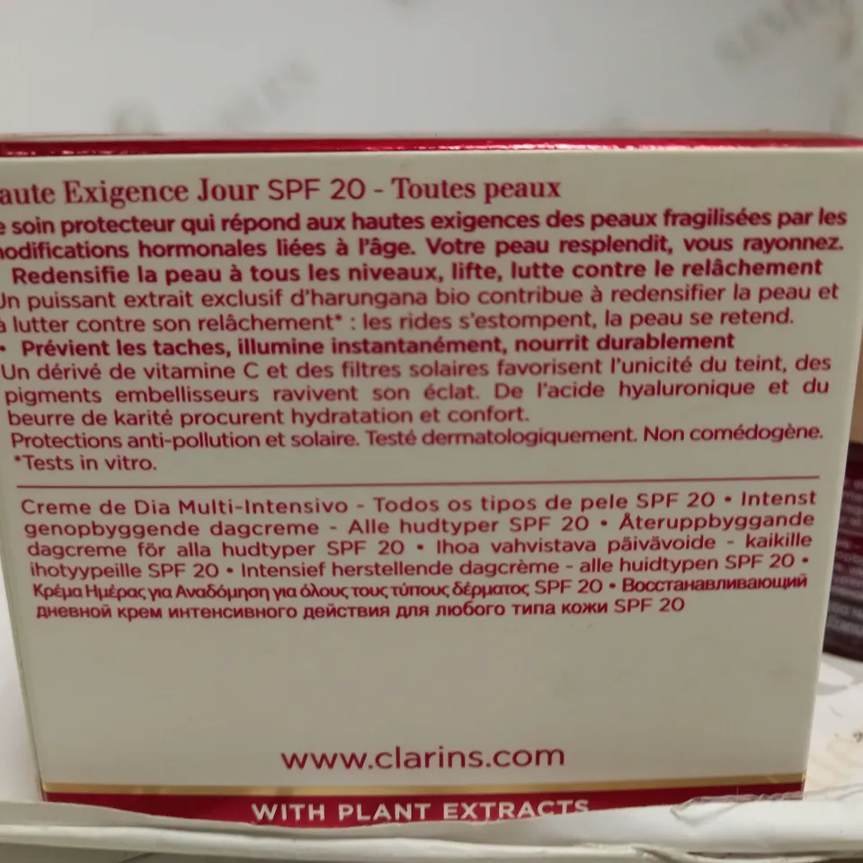 CLARINS SUPER RESTORATIVE DAY SPF 20