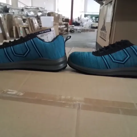 BOXED PORTWEST COMPOITELIE STEEL TOE CAP TRAINERS UK SIZE 4 APPROXIMATELY 10 PER BOX