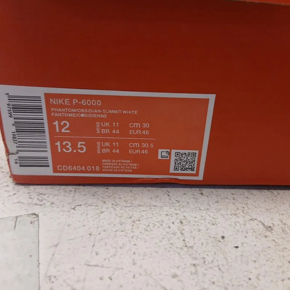 NIKE P-6000 WHITE RUNNING SHOES – MENS UK 11 (EU 46) – BOXED