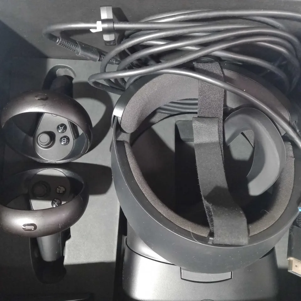 OCULUS RIFT S PC-POWERED VIRTUAL GAMING HEADSET WITH CONTROLLERS