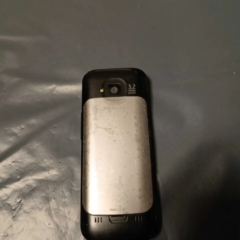 NOKIA MOBILE PHONE – BLACK WITH SILVER BACK