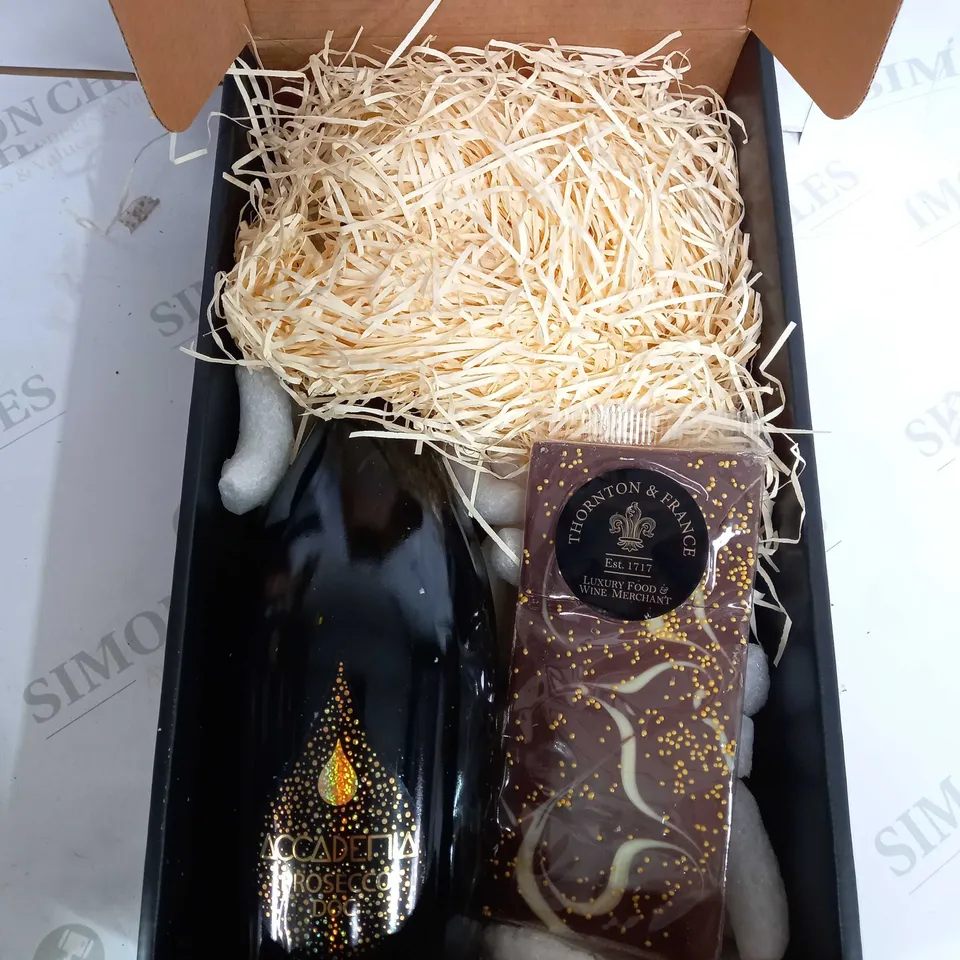 HAMPERS OF DISTINCTION PROSECCO & CHOCOLATE RRP £32.99