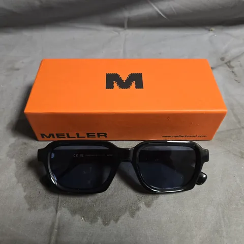 MELLER SUNGLASSES – BLACK RECTANGULAR FRAME