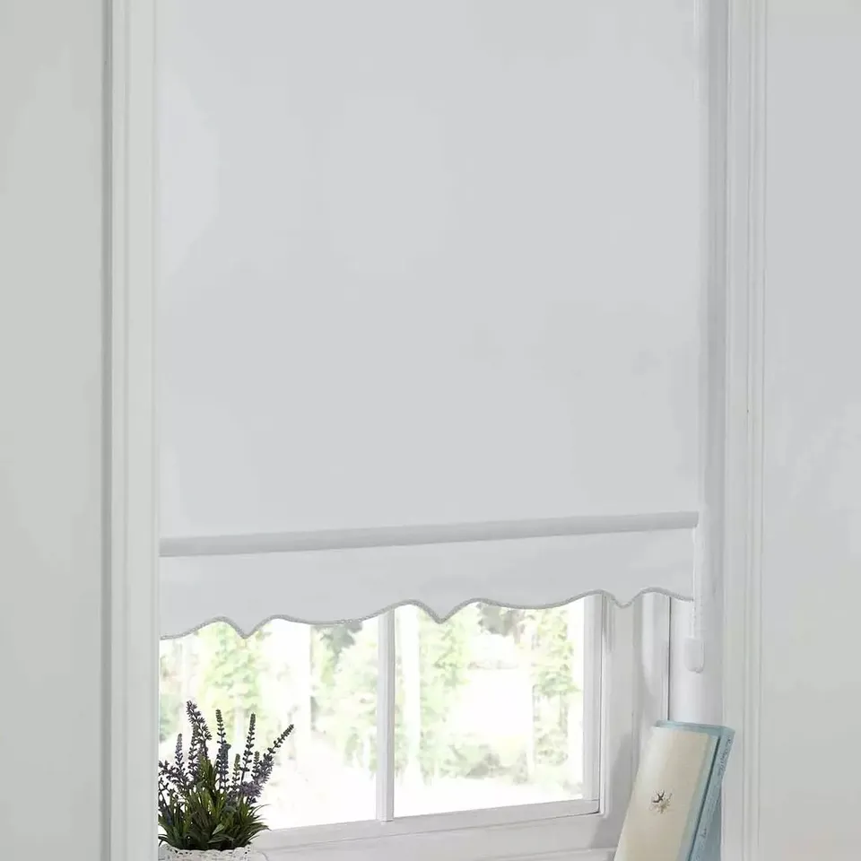 PLAIN SCALLOPED ROLLER BLIND IN WHITE (120X160CM) - COLLECTION ONLY