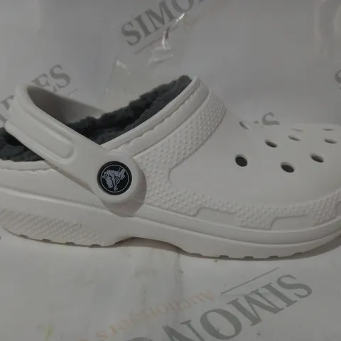 PAIR OF CROCS CLASSIC LINED CLOGS IN WHITE/GREY UK SIZE M2/W3
