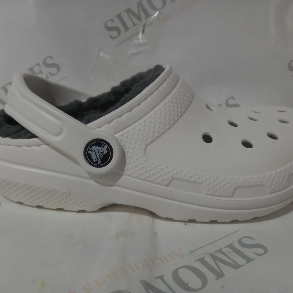 PAIR OF CROCS CLASSIC LINED CLOGS IN WHITE/GREY UK SIZE M2/W3