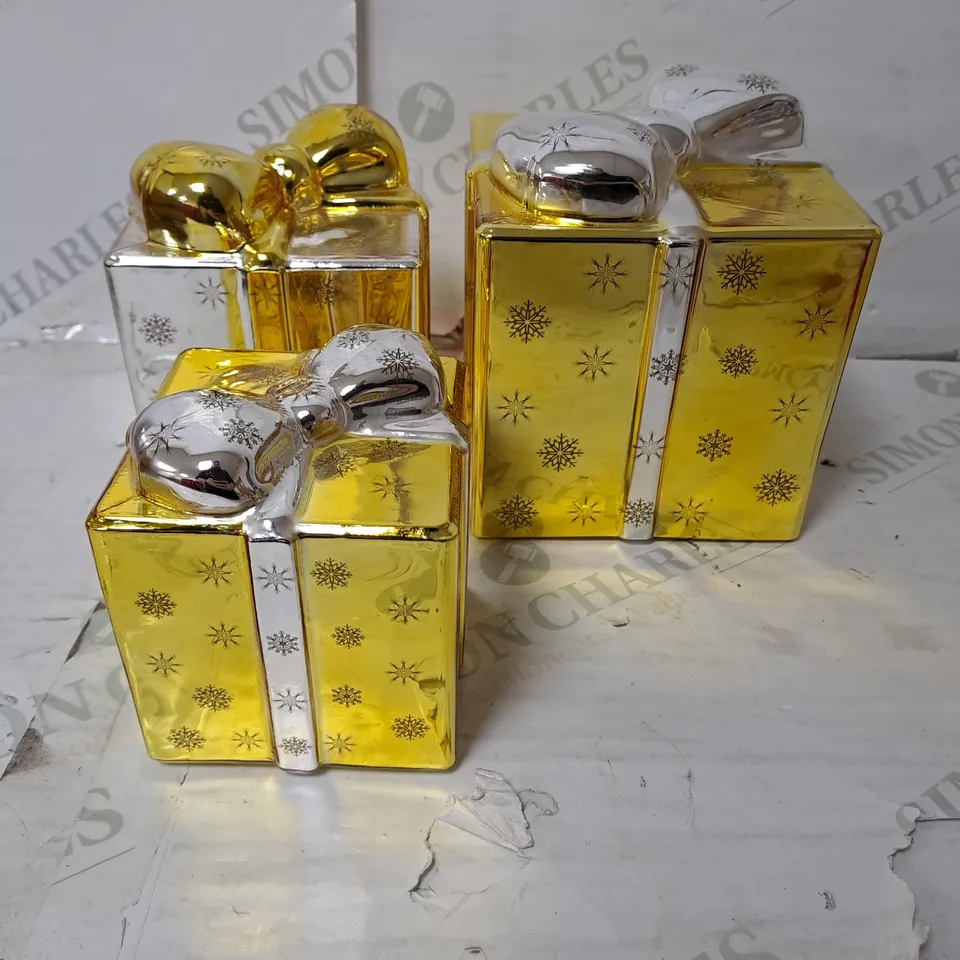 SET OF 3 GOLD PRESENT DECORATION LIGHTS 