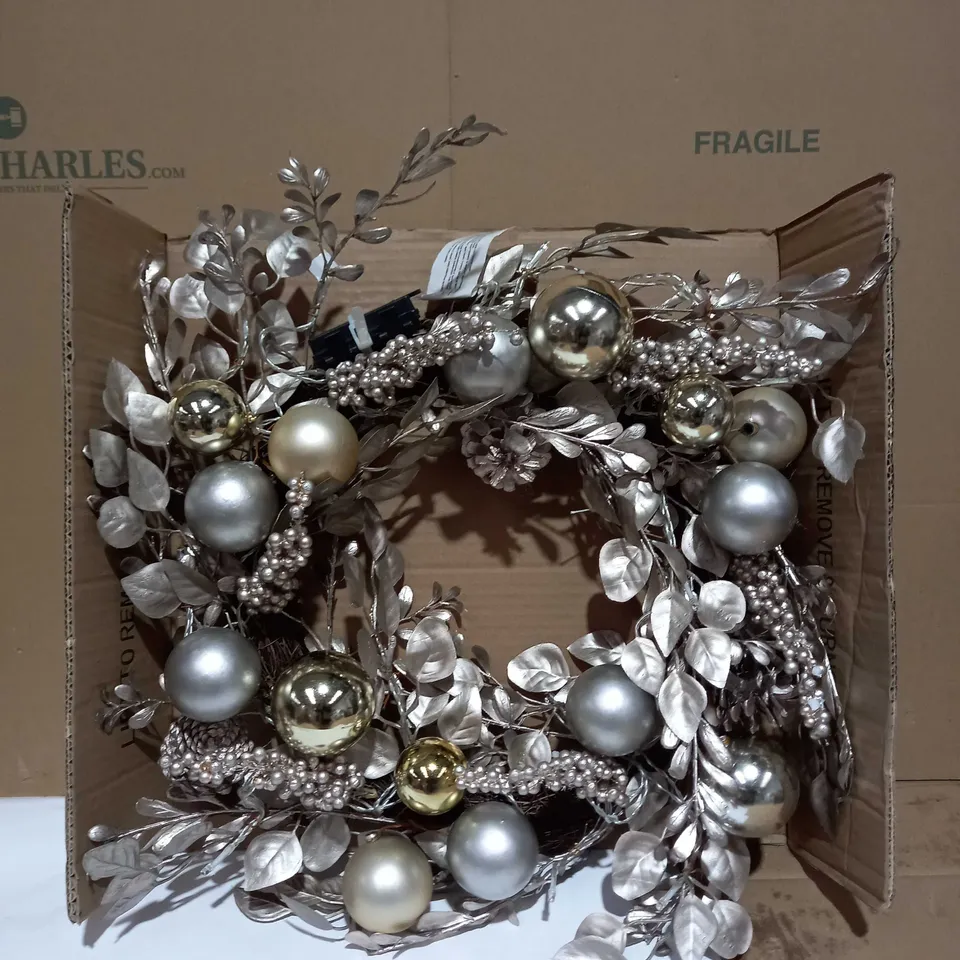 CHAMPAGNE AND GOLD PRE-LIT FESRTIVE WREATH RRP £32.99