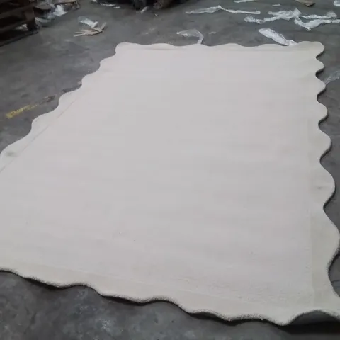 QUALITY DESIGNER AREA RUG - APPROXIMATELY 280X190