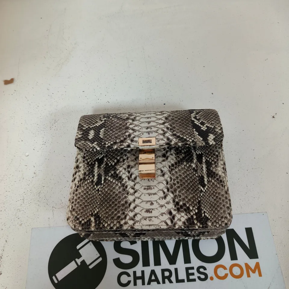 LA MAREY LONDON SNAKESKIN-PRINT HANDBAG – GOLD-TONE CLASP