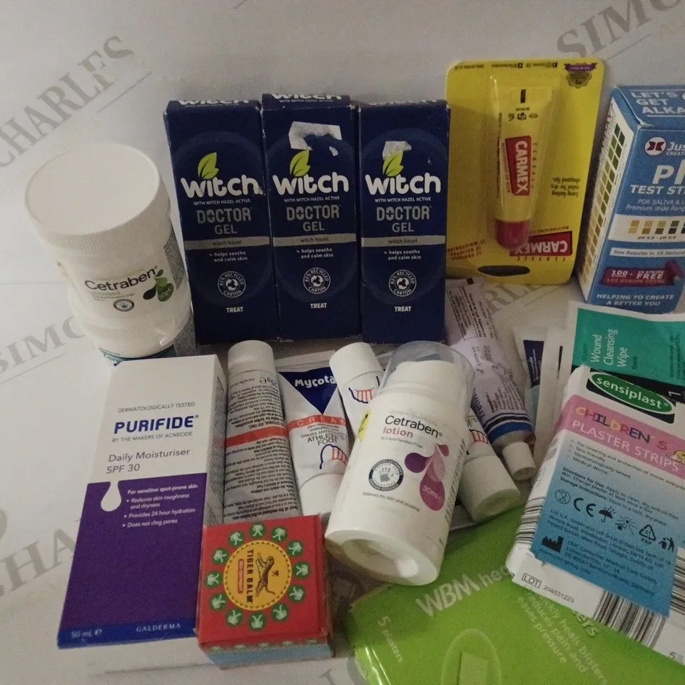 LOT OF APPROX. 20 ASSORTED HEALTH & BEAUTY PRODUCTS TO INCLUDE WITCH DOCTOR GEL, PURIFIDE DAILY MOISTURISER, CETRABEN OINTMENT, MYCOTA CREAM FOR ATHLETE'S FOOT ETC. 