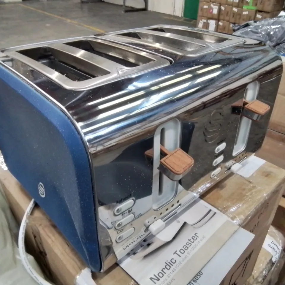 SWAN NORDIC 4-SLICE TOASTER 