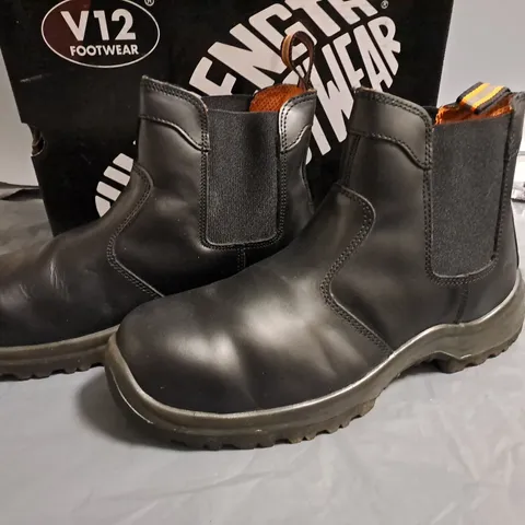 BOXED PAIR OF V12 FOOTWEAR DEALER SAFETY BOOTS - UK 10