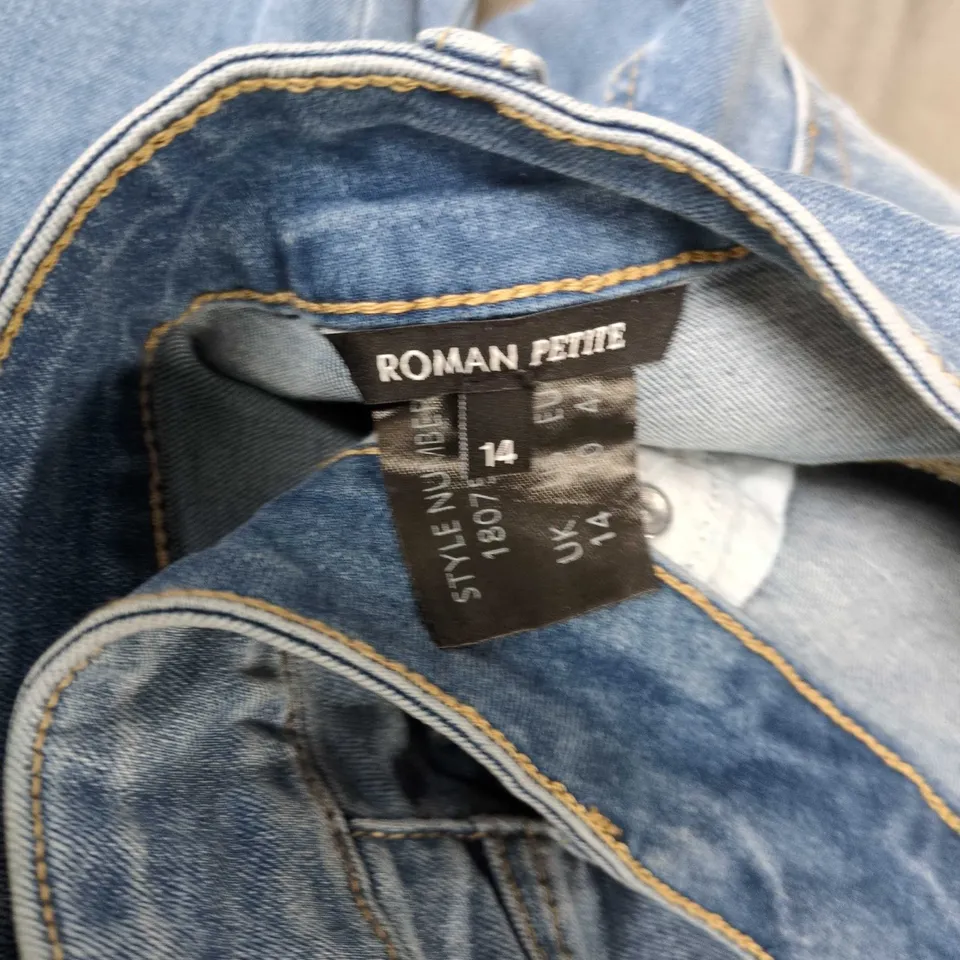 ROMAN PETITE WOMEN'S JEANS – LIGHT WASH DENIM, SIZE 14