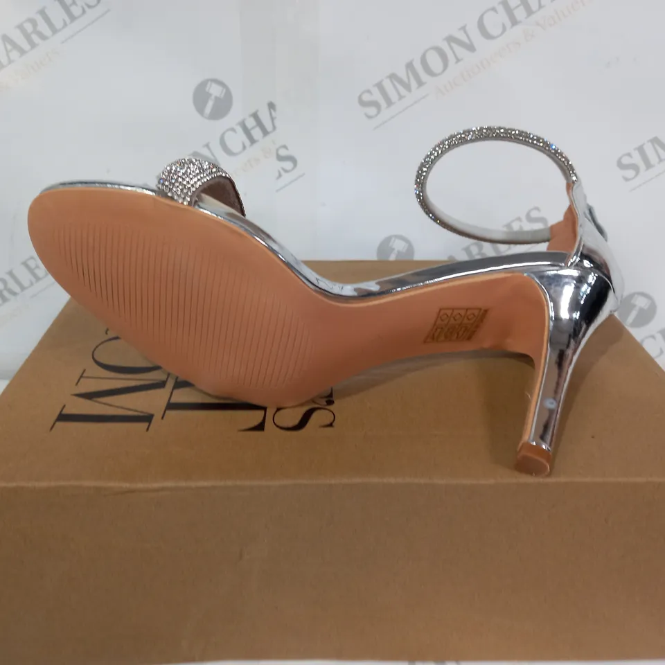 WHERES THAT FROM SILVER SQUARE OPEN TOE HEELS - SIZE 6
