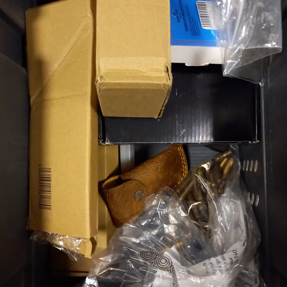 APPROXIMATELY 10 ASSORTED LEISURE & AIRSOFT PRODUCTS TO INCLUDE BB PELLETS, SLING SHOT, SHEATH ETC - COLLECTION ONLY 