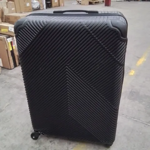 SET OF 2 HARD SHELL LUGGAGE CASES IN BLACK