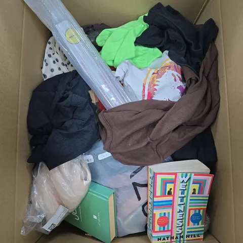 LARGE BOX OF APPROX 20 ASSORTED ITEMS TO INCLUDE SHOES, CLOTHING ITEMS AND BOOKS 