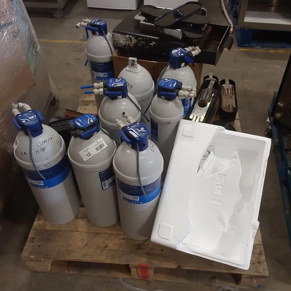 PALLET OF BRITA C1100 WATER FILTERS AND COMMERCIAL COFFEE MACHINE PARTS & PIECES