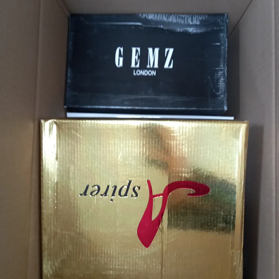 BOX OF APPROXIMATELY 5 ASSORTED PAIRS OF SHOES TO INCLUDE LOW SPIKE SHOES, GOLD HIGH HEELS, WHITE PLATFORM SHOES ETC
