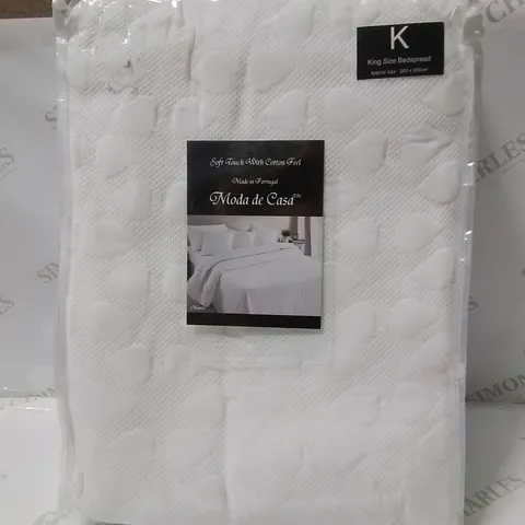 BRAND NEW MODA DE CASA KINGSIZE BED SPREAD -WHITE-