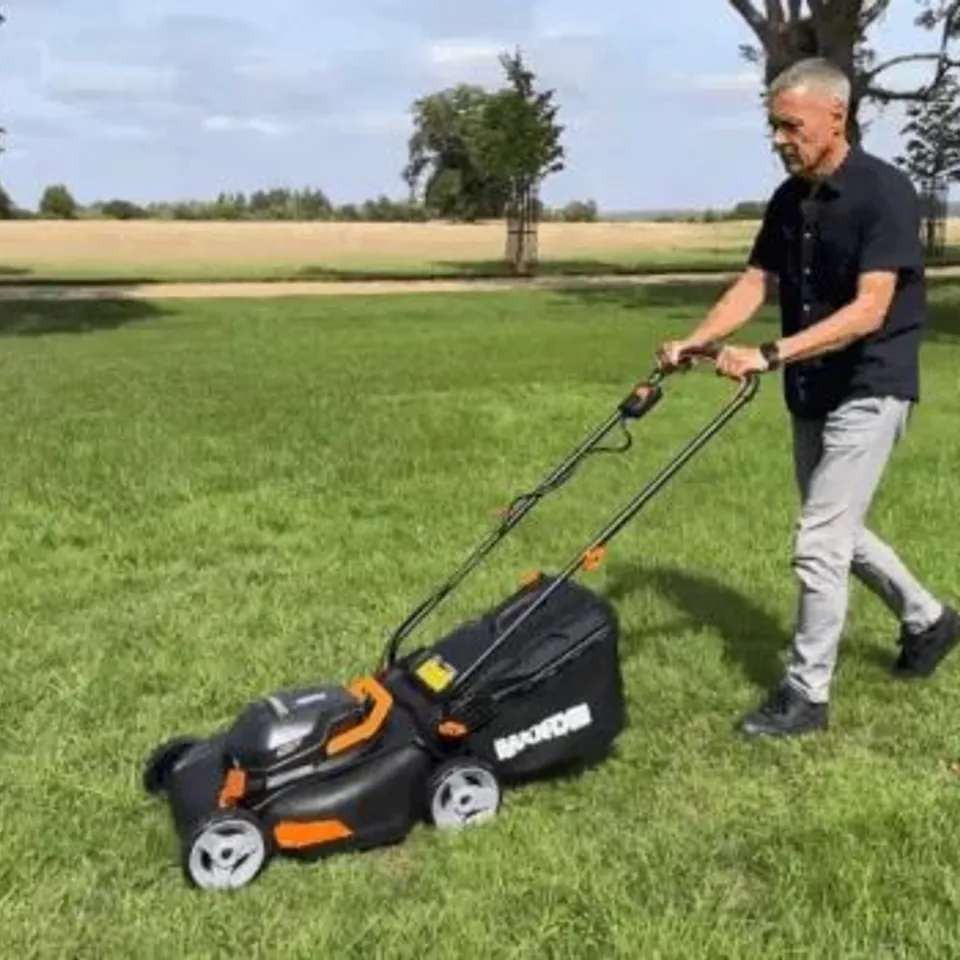 WORX INTELLICUT LAWNMOWER - COLLECTION ONLY