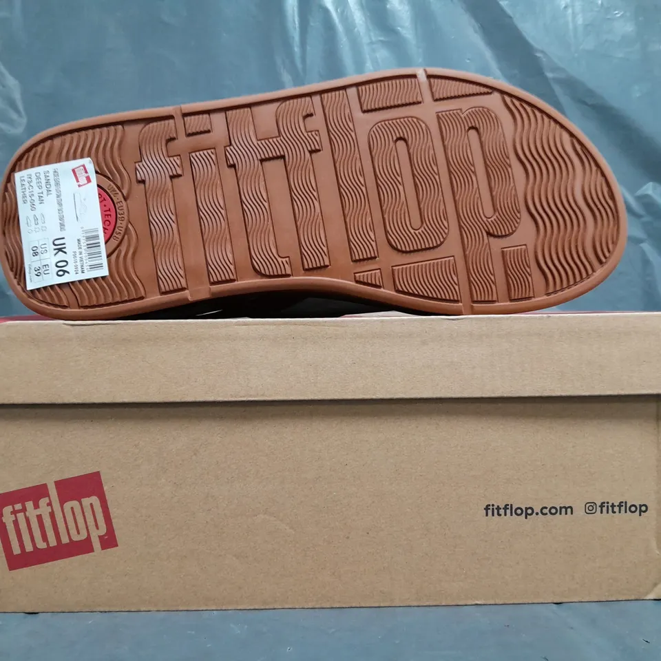 BOXED PAIR OF FITFLOP FLATFORM STRAPPY SANDALS IN BROWN SIZE UK 6