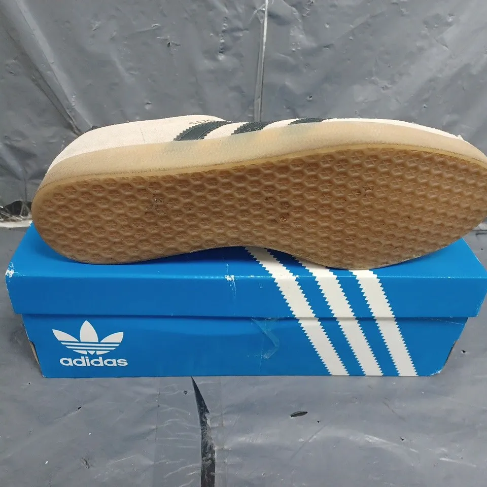 BOXED PAIR OF ADIDAS ORIGINALS GAZELLE TRAINERS - SIZE 10 RRP £80