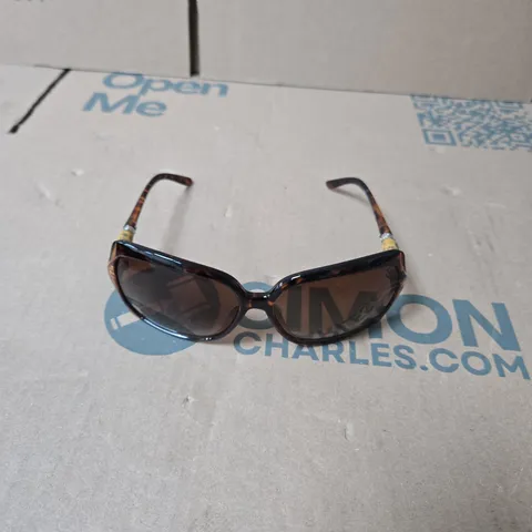 OXFORD SUNGLASSES WITH BLACK ZIP CASE – TORTOISESHELL FRAMES