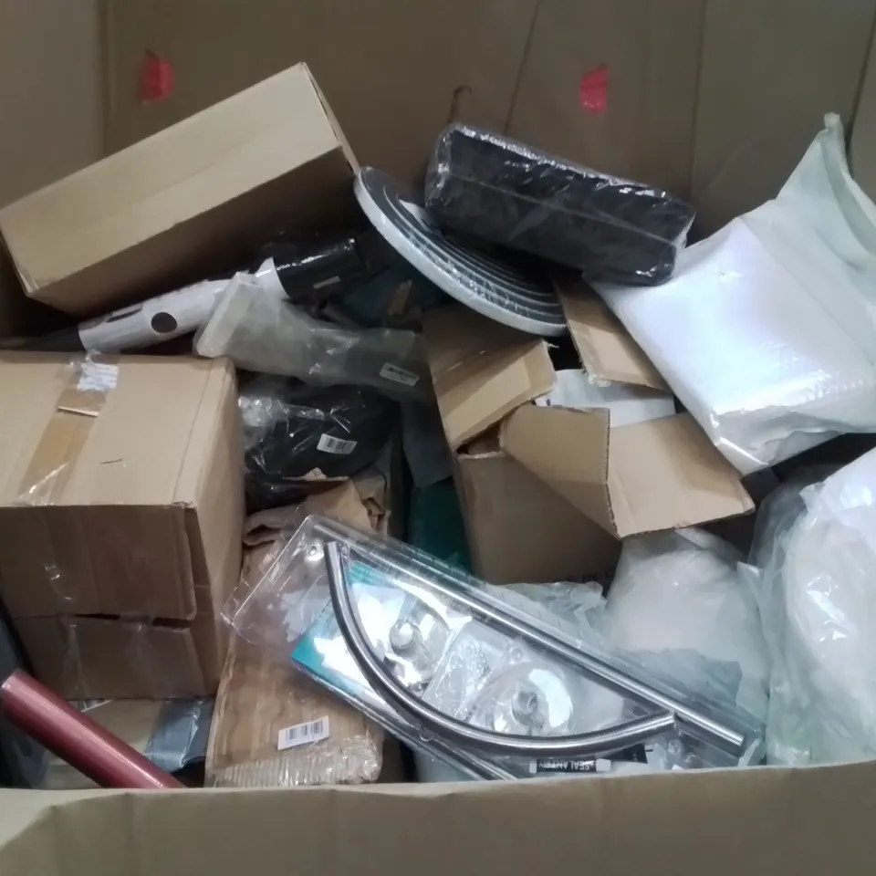 PALLET OF ASSORTED ITEMS INCLUDING: MIRROR, RUGS, BABY PILLOWS,DOG LIFTING SLING ECT