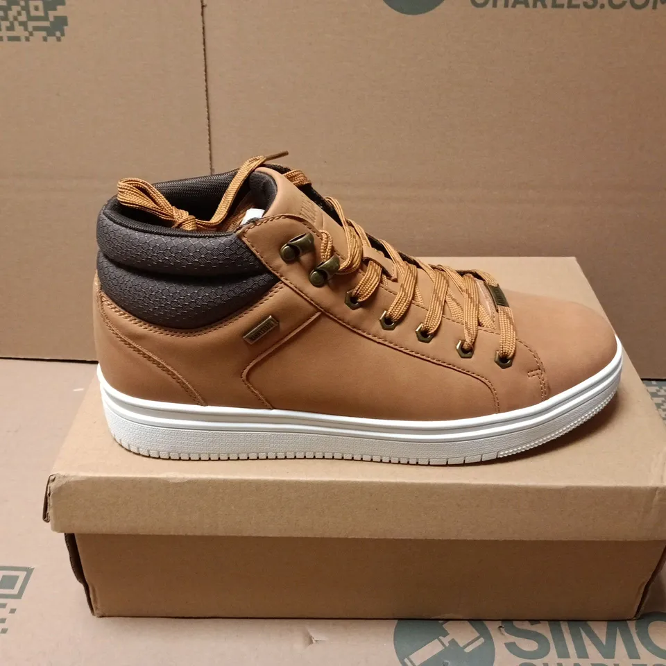 BOXED PAIR OF NANNYSTATE MARTIN CUPSOLE TRAINERS IN TAN/WHITE - SIZE 9