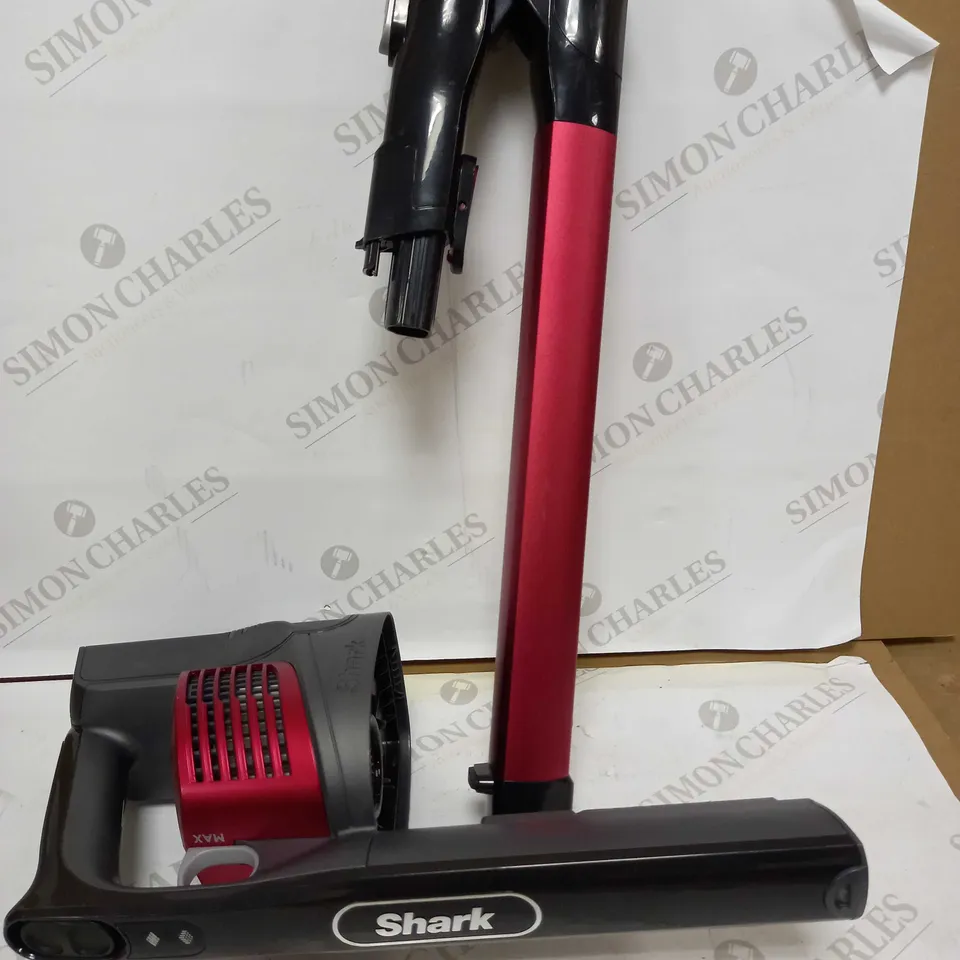 SHARK ANTI HAIR WRAP CORDLESS STICK VACUUM CLEANER 