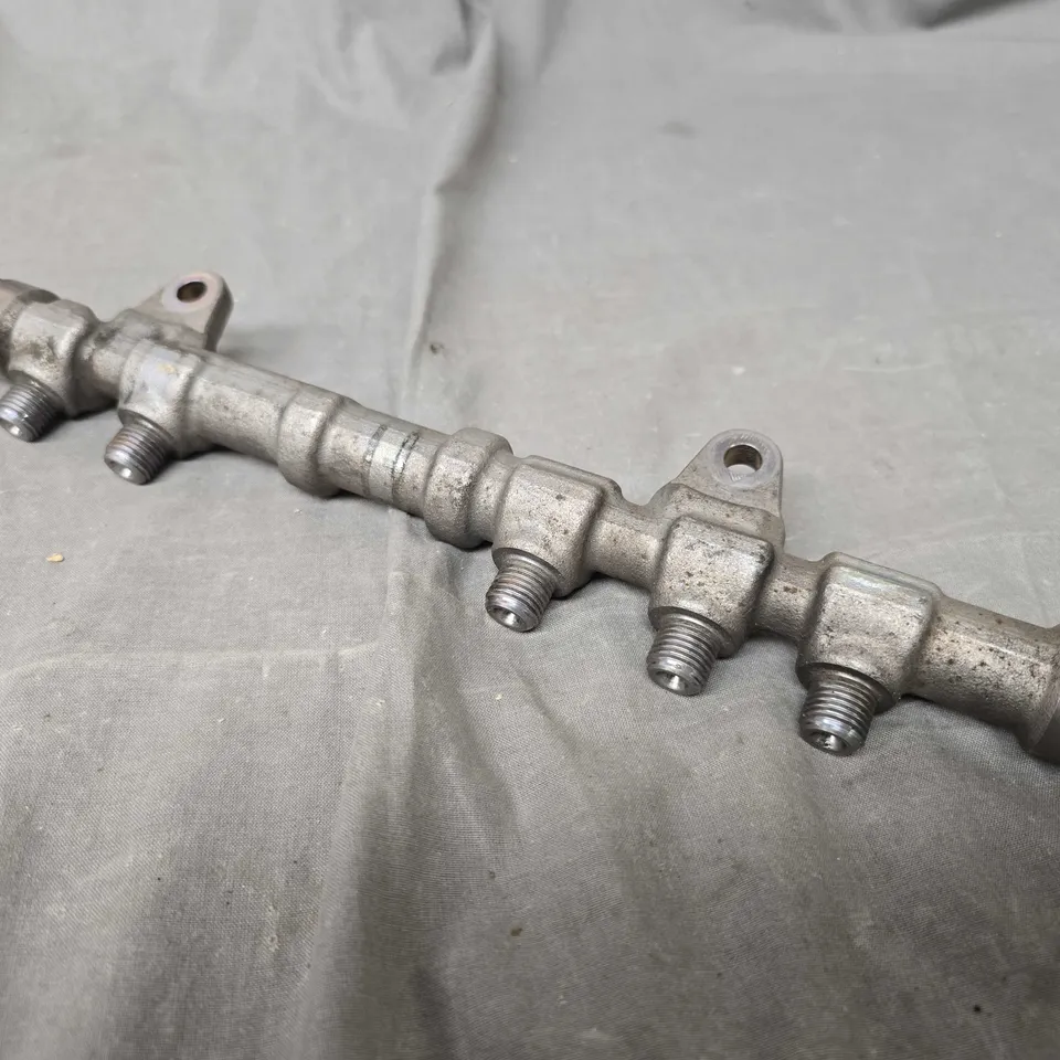 BOSCH 0-445-214-217 FUEL INJECTOR RAIL LINE 
