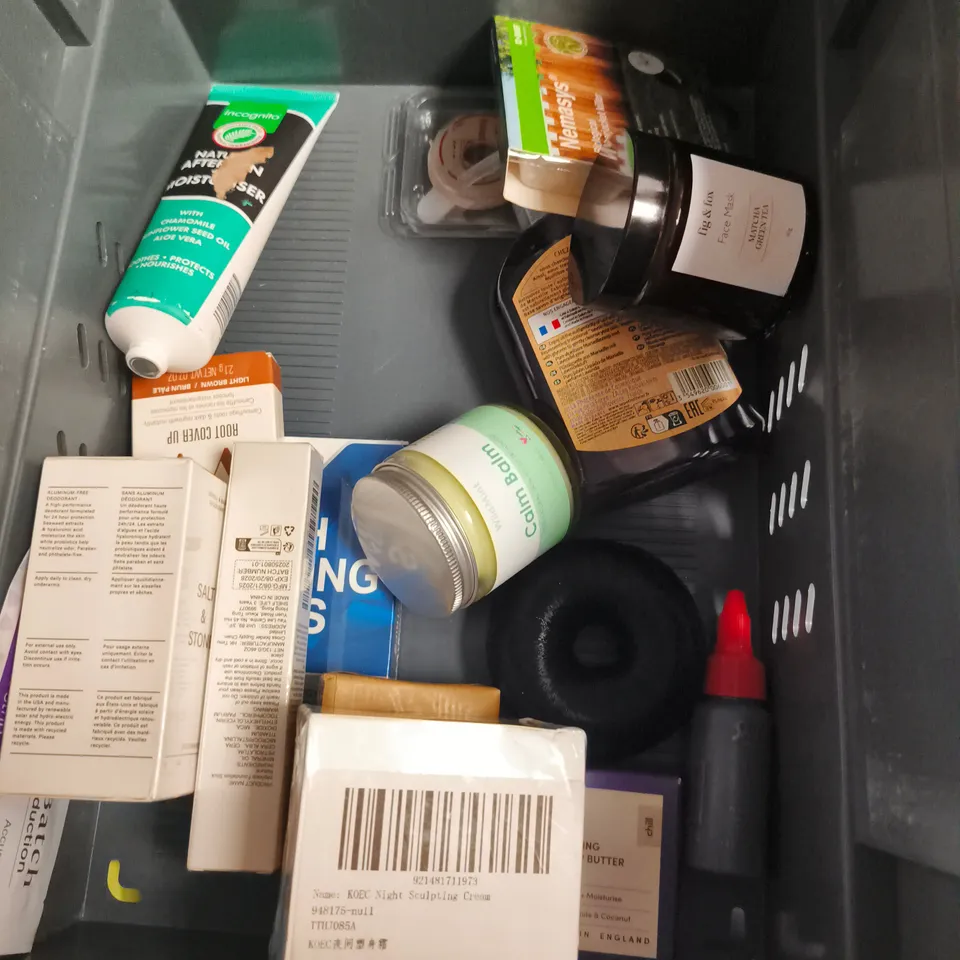 APPROXIMATEY 20 ASSORTED HEALTH AND BEAUTY PRODUCTS TO INCLUDE - BIODANCE COLLAGEN MASKS - SHEGLAM SMART COOKIE PALETTE - DR SQUATCH SOAP - ETC