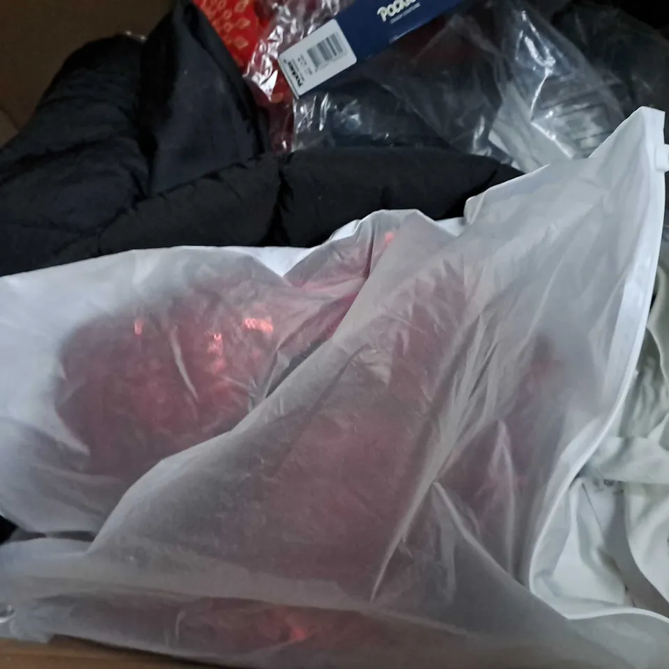 BOX OF APPROXIMATELY 20 ASSORTED CLOTHING ITEMS TO INCLUDE - HAT , SHIRT , T-SHIRT ETC