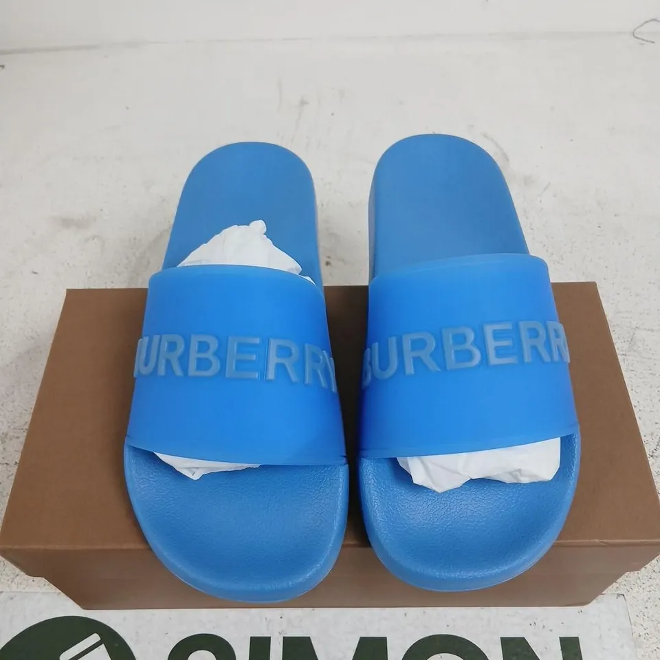 BURBERRY BLUE SLIDES WITH EMBOSSED LOGO – UK 7 (EU 40)