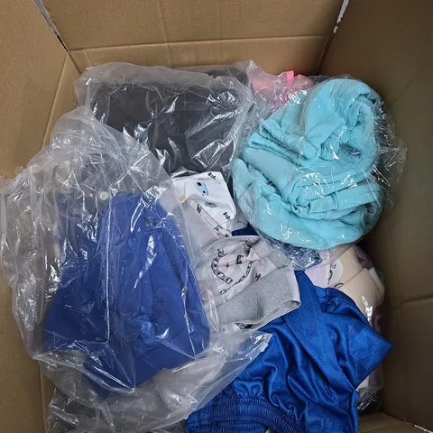 APPROXIMATELY 30 ASSORTED KIDS CLOTHING ITEMS IN VARIOUS STYLES, SIZES & COLOURS TO INCLUDE T-SHIRTS ,  ETC